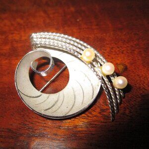Sterling Silver  and Pearl Vintage Brooch 50"Era